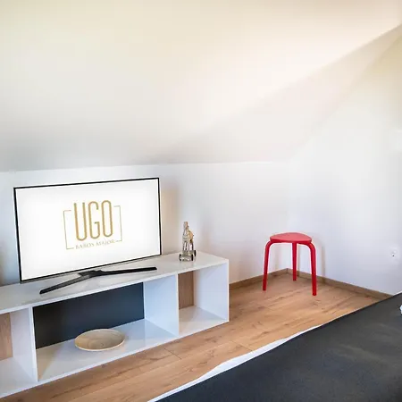 شقة Ugo