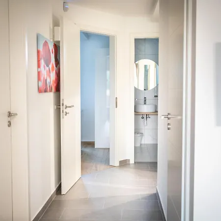 Ugo Apartment *