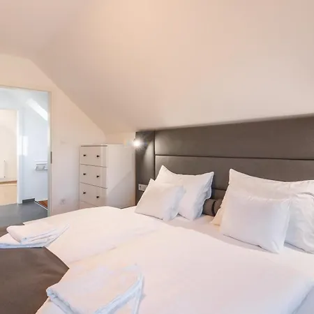 Ugo Apartment *